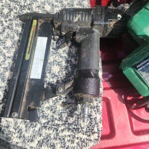 2-in-1 Brad nailer and stapler - 024-0186